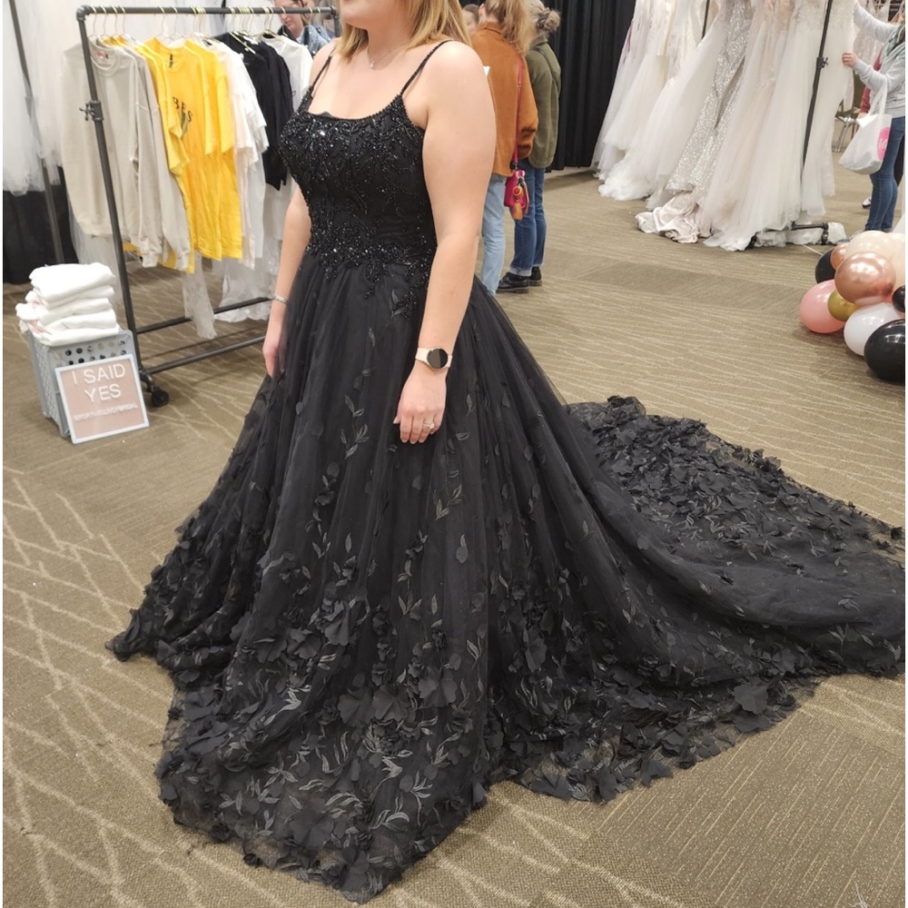 3D LACE/CRYSTAL HAND-BEADED/TULLE A-LINE BALL GOWN IN BLACK - Picture 2 of 4